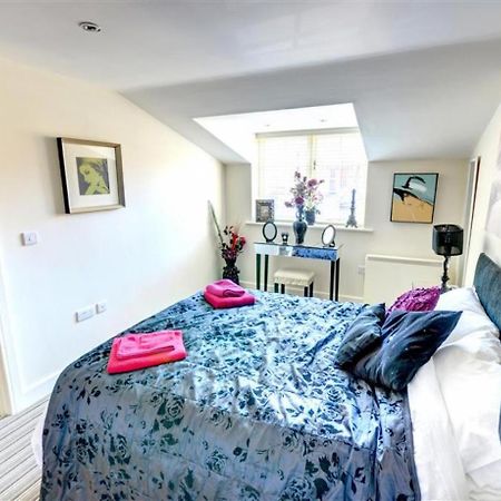 Hotties House - Two-Bed Cottage, Dog-Friendly & Off-Street Parking - Scarborough Bagian luar foto