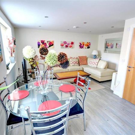 Hotties House - Two-Bed Cottage, Dog-Friendly & Off-Street Parking - Scarborough Bagian luar foto