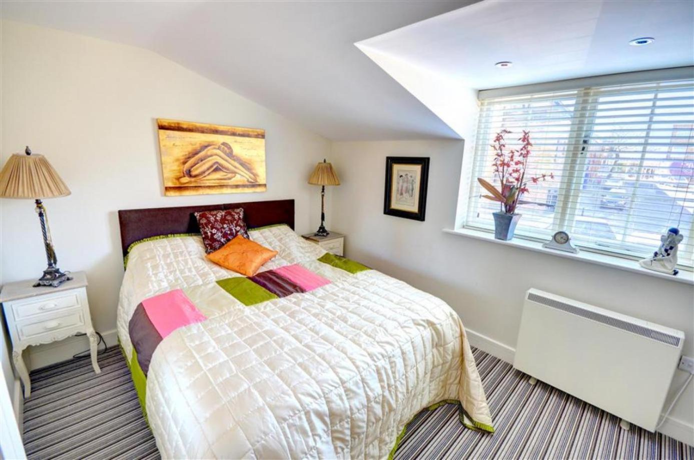 Hotties House - Two-Bed Cottage, Dog-Friendly & Off-Street Parking - Scarborough Bagian luar foto